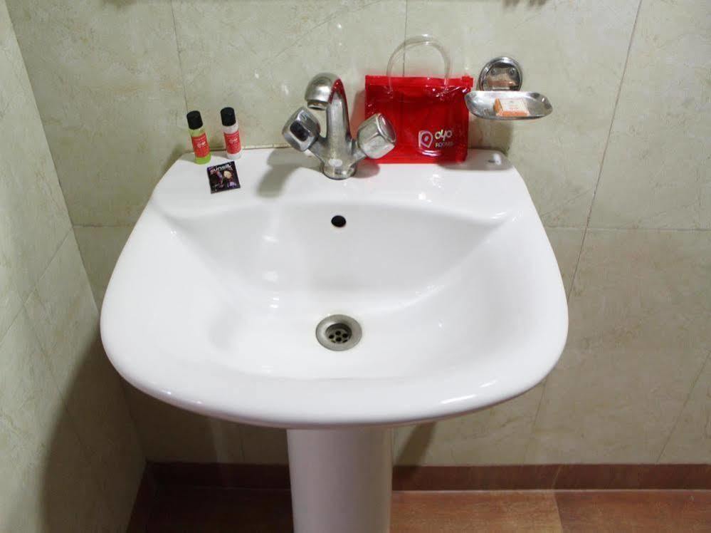 Oyo 2705 Hotel Preet Palace Nowe Delhi Zewnętrze zdjęcie