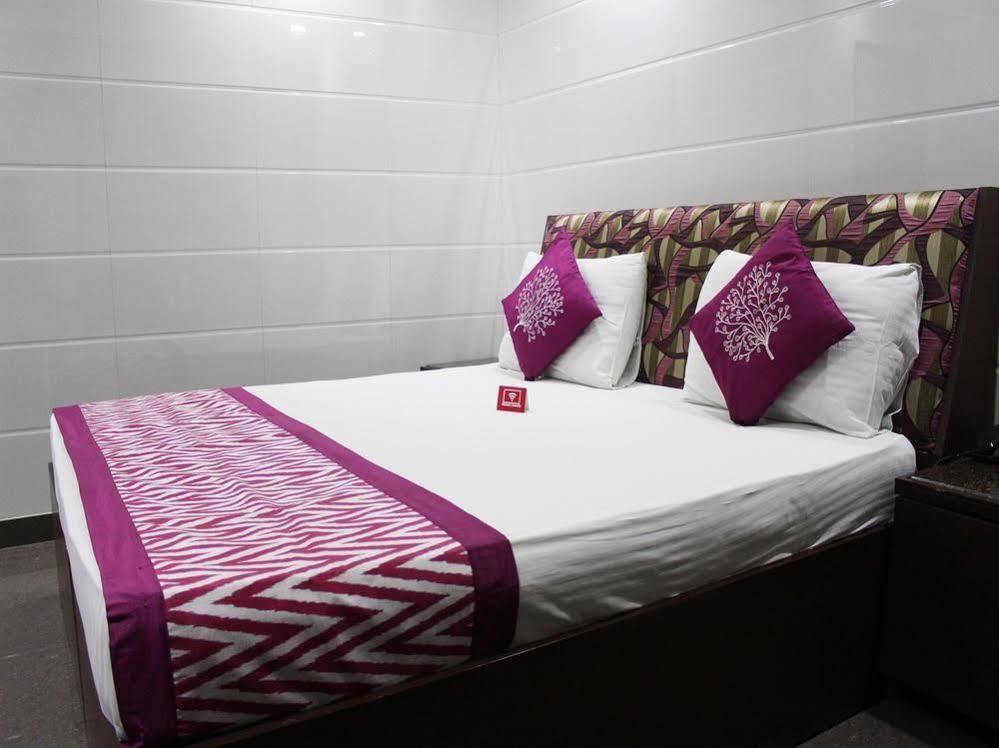 Oyo 2705 Hotel Preet Palace Nowe Delhi Zewnętrze zdjęcie