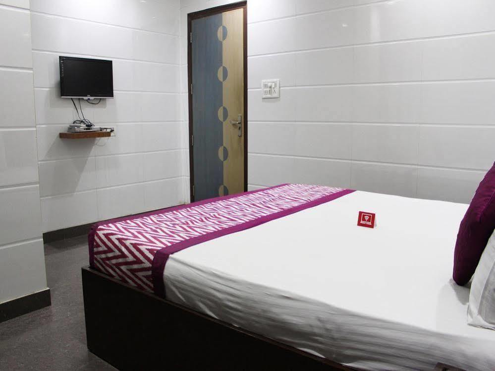 Oyo 2705 Hotel Preet Palace Nowe Delhi Zewnętrze zdjęcie
