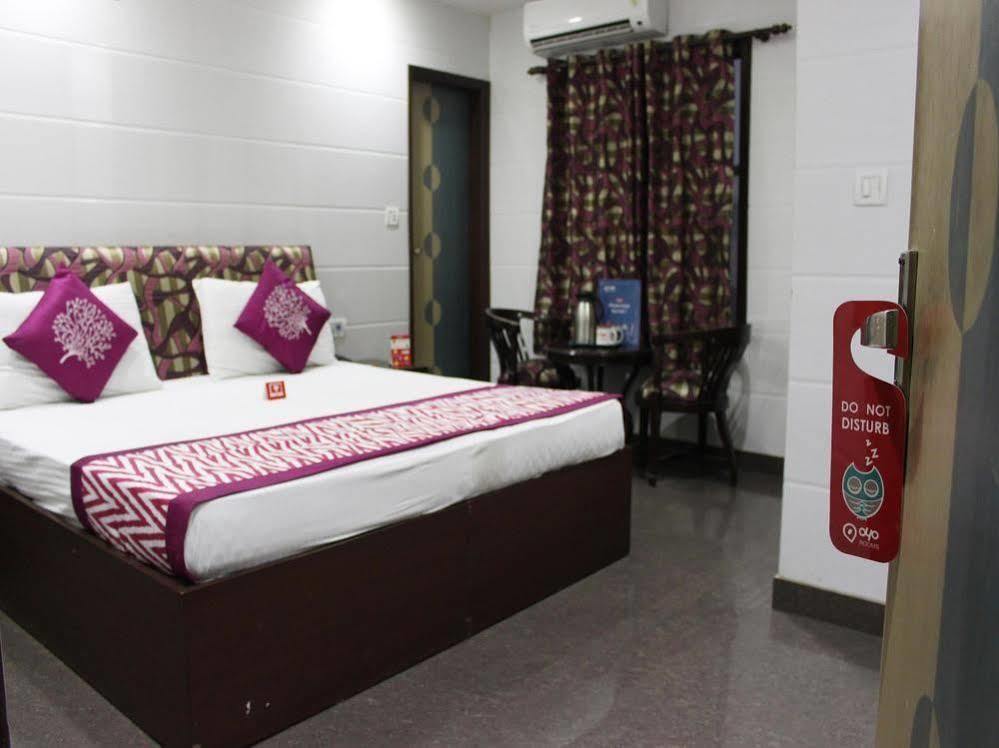 Oyo 2705 Hotel Preet Palace Nowe Delhi Zewnętrze zdjęcie