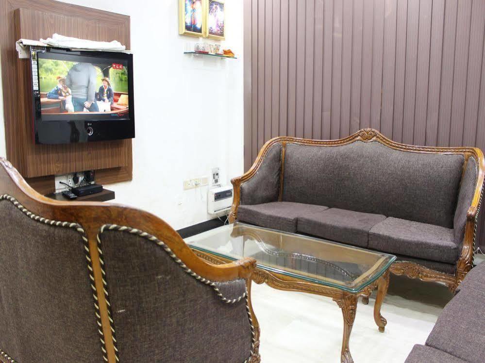 Oyo 2705 Hotel Preet Palace Nowe Delhi Zewnętrze zdjęcie