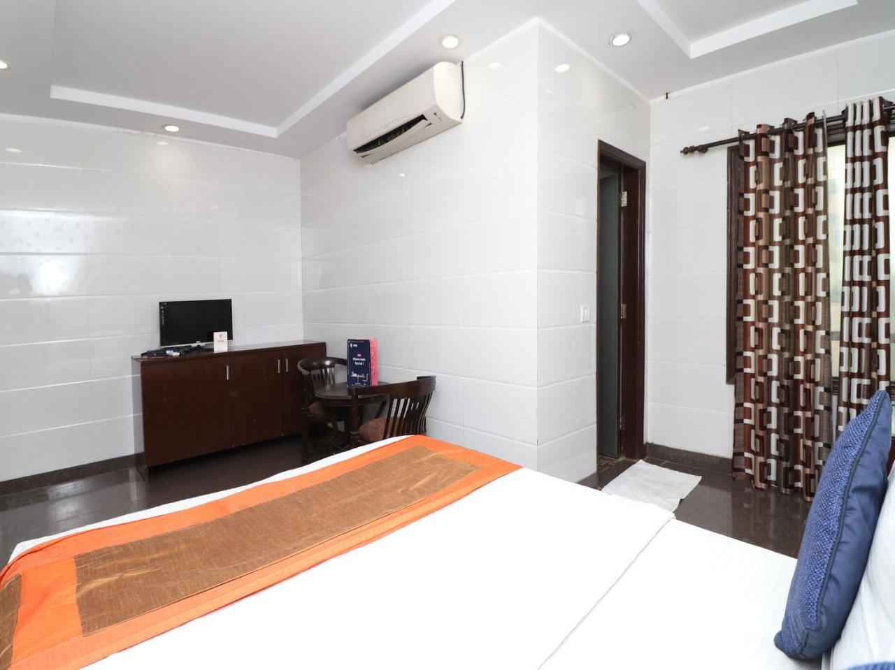 Oyo 2705 Hotel Preet Palace Nowe Delhi Zewnętrze zdjęcie