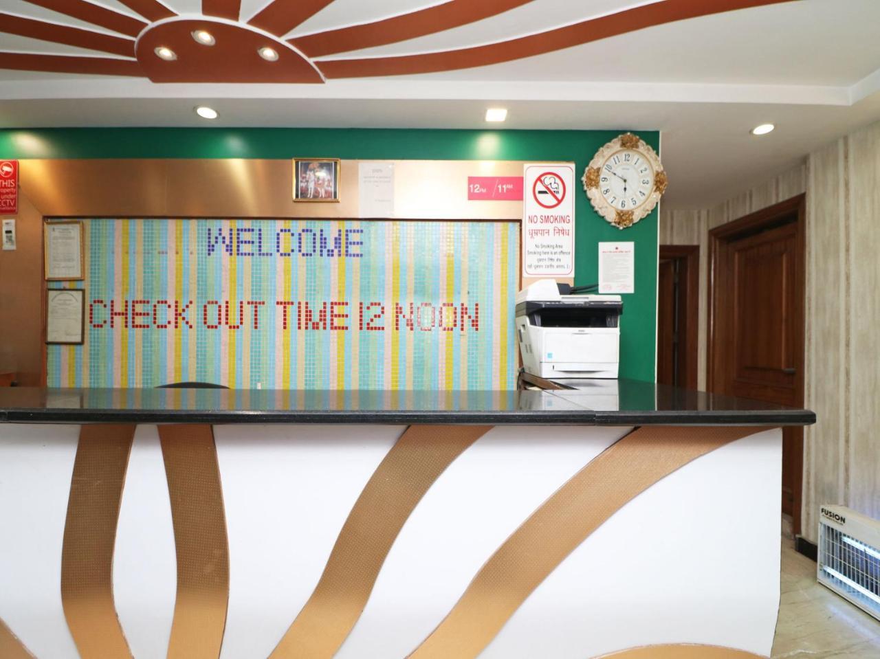 Oyo 2705 Hotel Preet Palace Nowe Delhi Zewnętrze zdjęcie