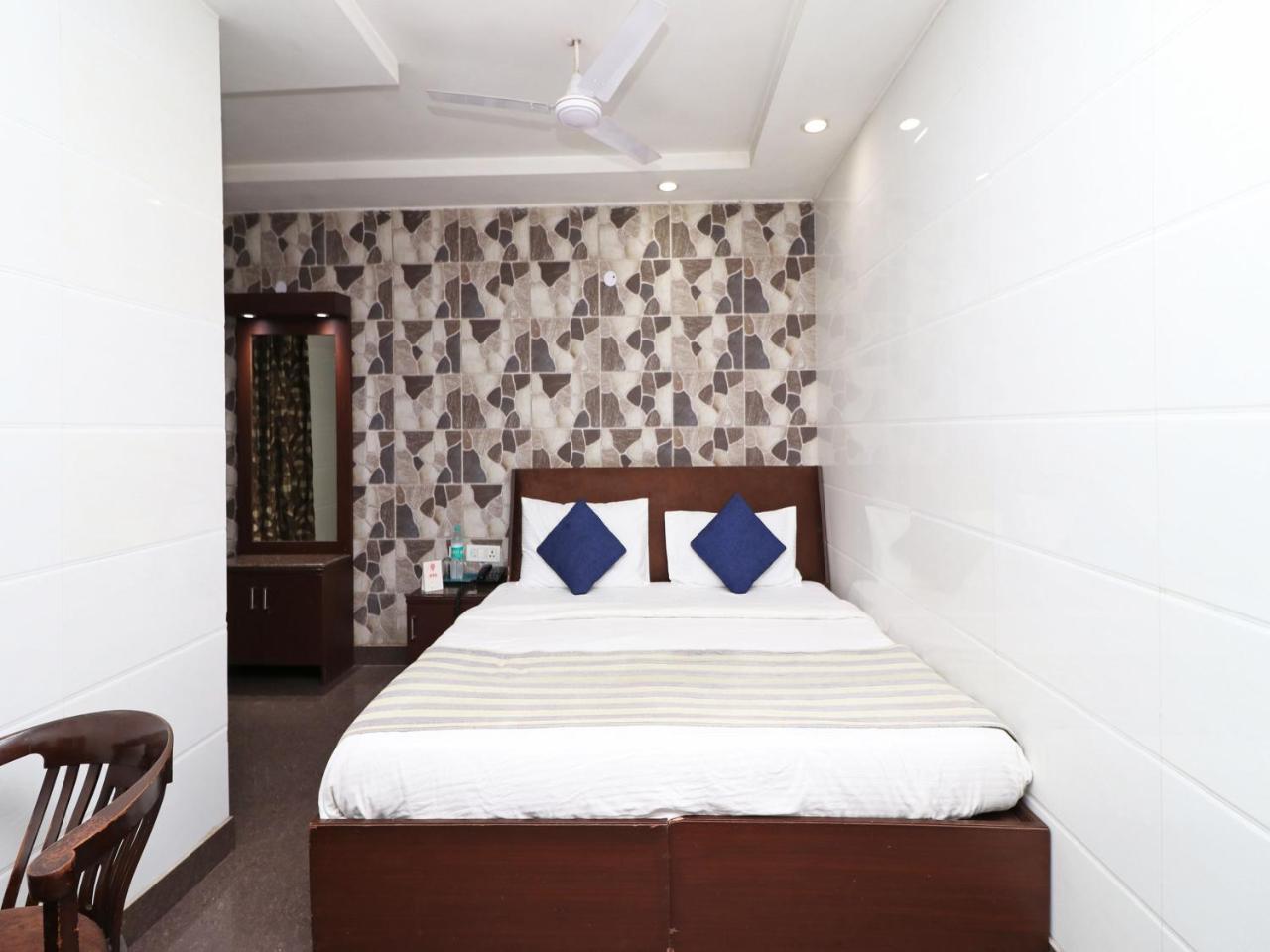 Oyo 2705 Hotel Preet Palace Nowe Delhi Zewnętrze zdjęcie