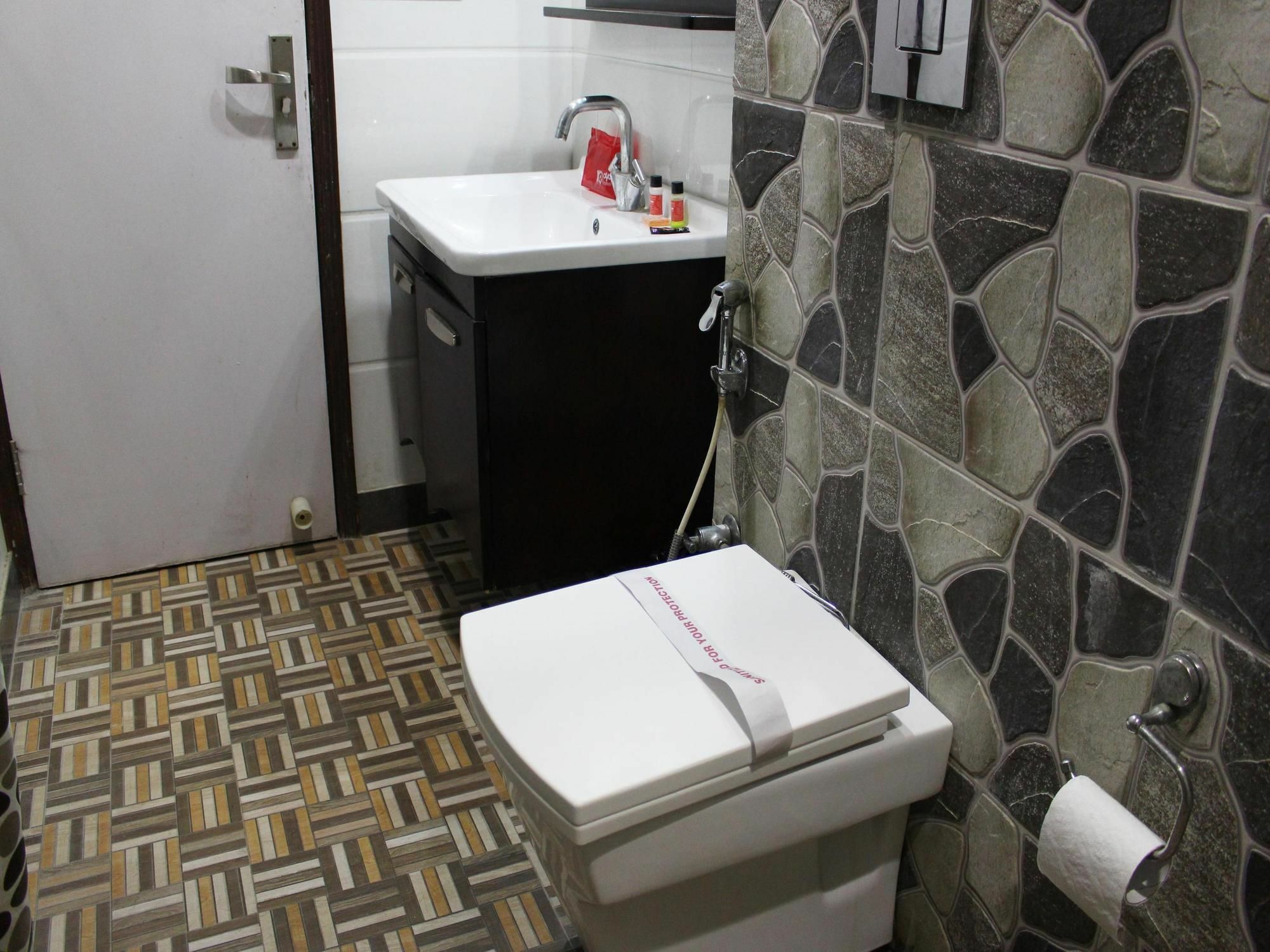 Oyo 2705 Hotel Preet Palace Nowe Delhi Zewnętrze zdjęcie